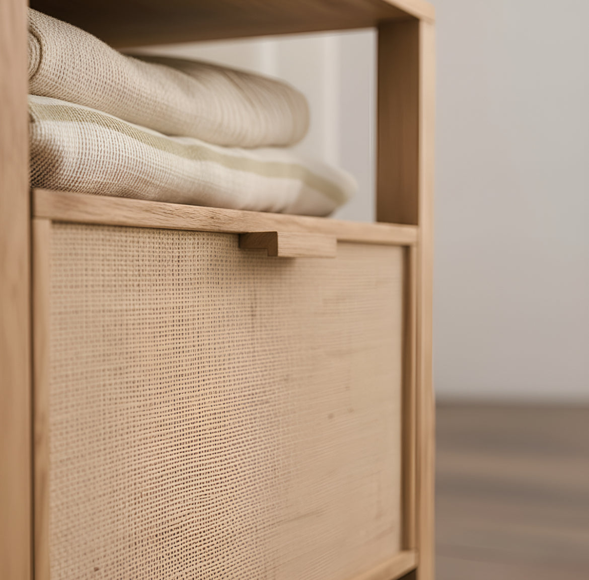 Mesa De Luz Madera Nordica Con Cajon de Fibra Natural